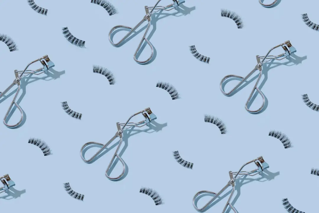 Ögonfransböjare - så vet du om den är bra illustration